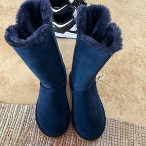 Ugg dupes size 9, new